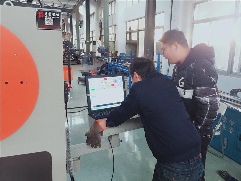 貝朗折彎機數控在江蘇某客戶處展開培訓啦！